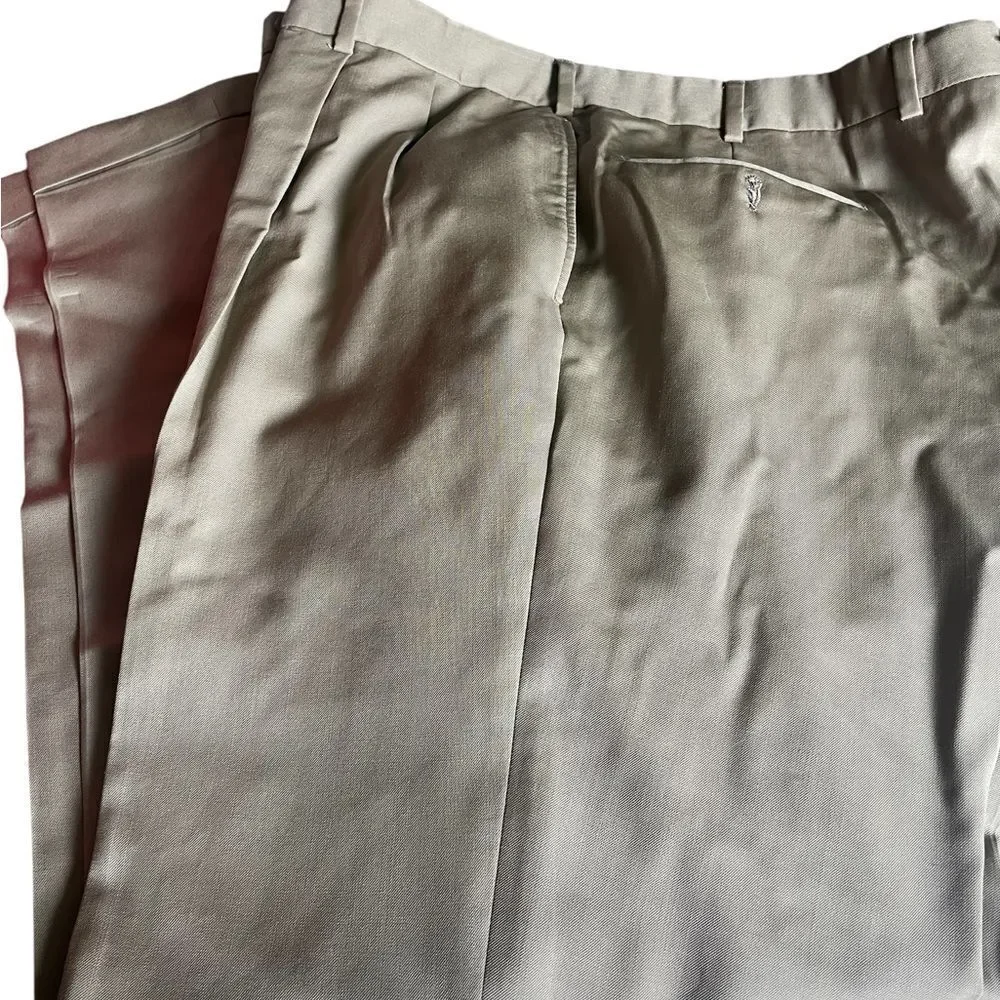Jos A Bank size 42 Classic Beige Trousers pleats cuffed excellent condition
